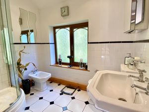 En-suite- click for photo gallery